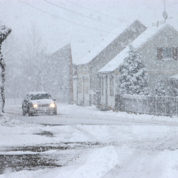Sneg izazvao pravu pometnju: Na desetina škola zatvoreno, Jorkšir odsečen od ostatka sveta