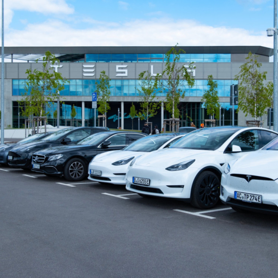 Kriza auto-industrije u Nemačkoj? Tesla ne misli tako