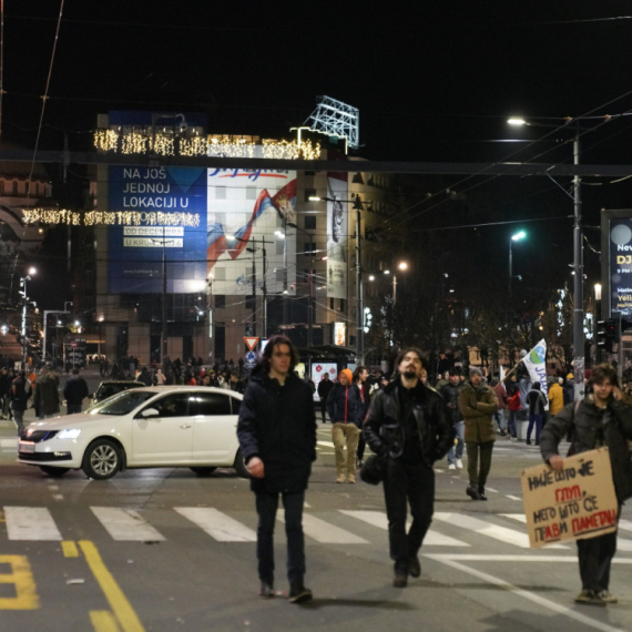 Evo ko nadgleda protest studenata: Opozicioni aktivista koji sam za sebe kaže da nije student VIDEO