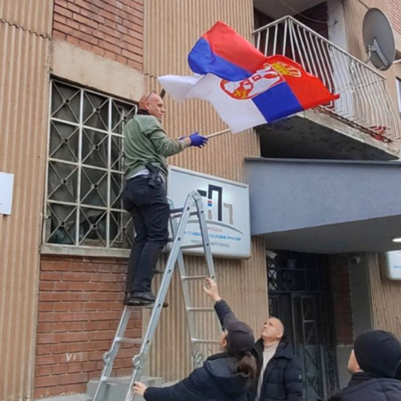 Novi napad Aljbina Kurtija: Isterali zaposlene na ulicu FOTO