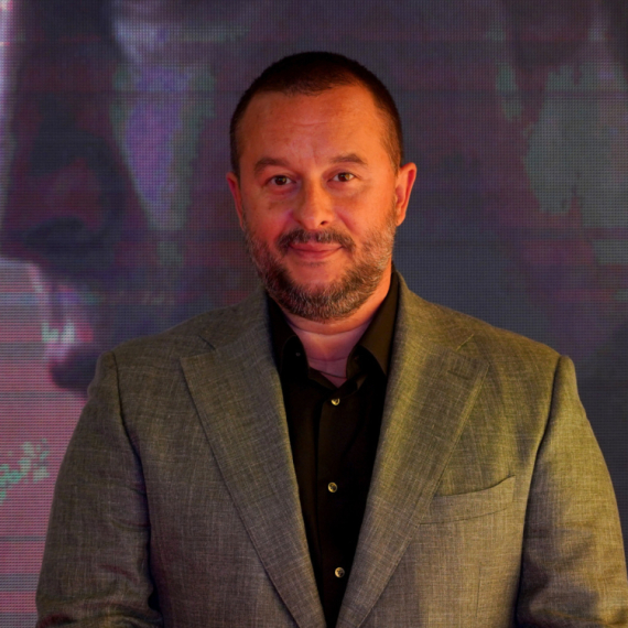 Blokader Ivan Ivanović konačno priznao – Novinari Nova S se "umivaju svetom Šolakovom vodicom" VIDEO