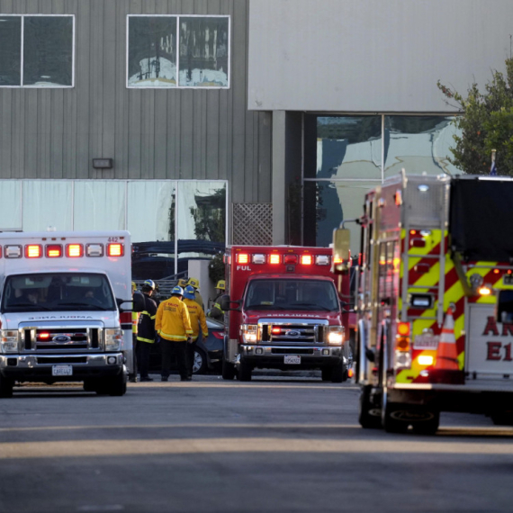 The plane crashed - fell on the roof of the factory PHOTO/VIDEO