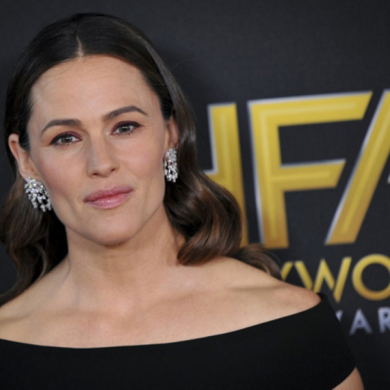 Dženifer Garner kolegi odgrizla pola uveta: "Rekao mi je da se borim za život" VIDEO