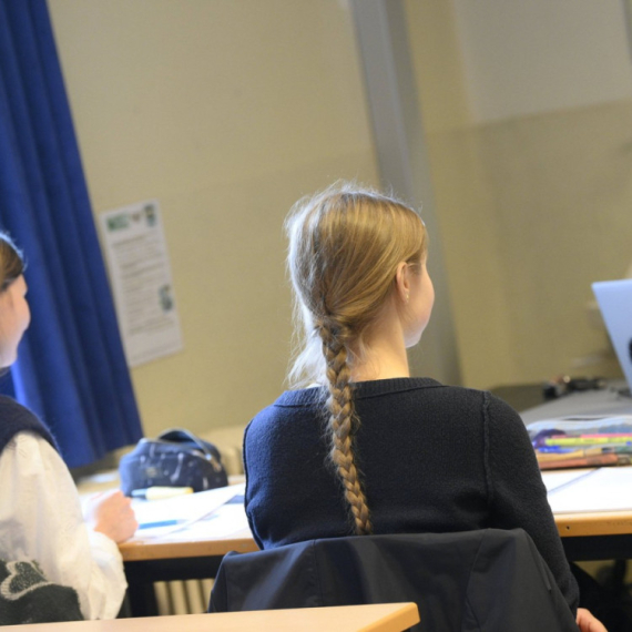 U školama u Srbiji u sredu 31. januara počinje zimski raspust; Učenici u klupama od 19. januara