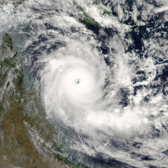 Powerful cyclone hit the island: Casualties are being counted PHOTO/MAP