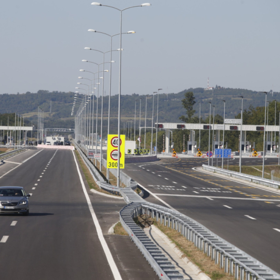 U 2025. najmanji broj poginulih u saobraćajkama, zahvaljujući Vučićevoj inicijativi; Kome su onda ruke krvave?