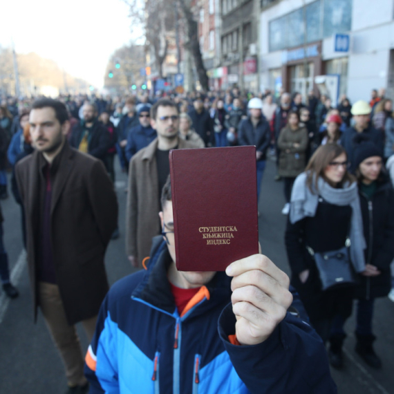 Dvostruki aršini profesora: Za srpske studente su u blokadi, a za strance drže nastavu