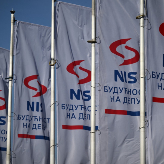 Blokaderi Ponoš i Đilas traže da Srbija Rusima otme NIS