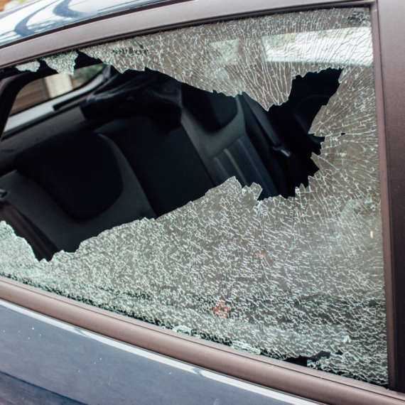 Može li staklo na automobilu da pukne na ekstremnoj hladnoći ili vrućini?