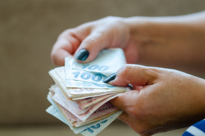 Slika za Totalno potonuće ove valute: Pala na istorijski minimum