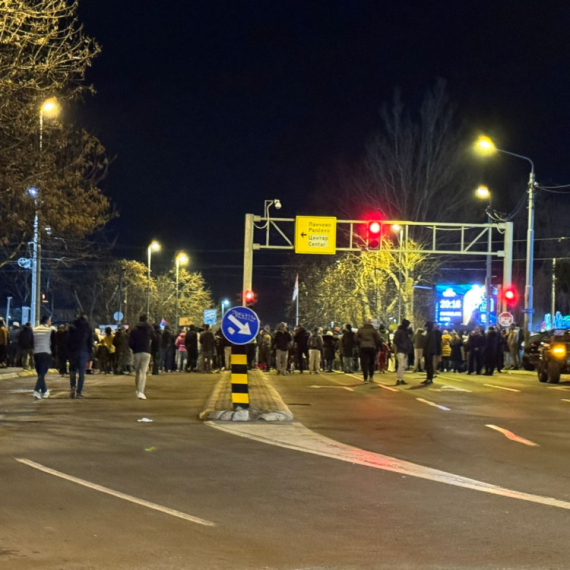 Demonstrant napao prolaznika: U alkoholisanom stanju ga udario pesnicom u nos