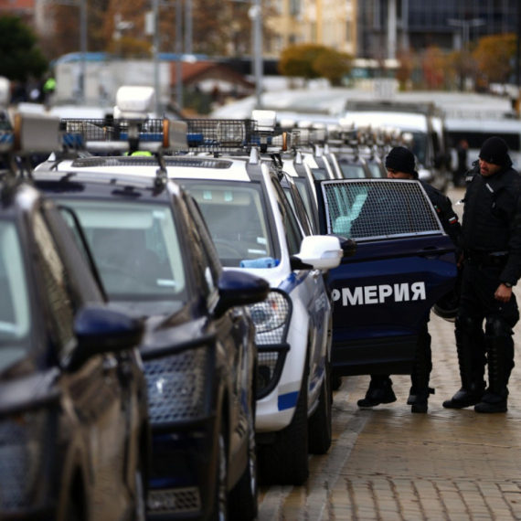 Muškarac ubio tetku, majku i sestru, pa zapalio kuću; Brat uspeo da pobegne