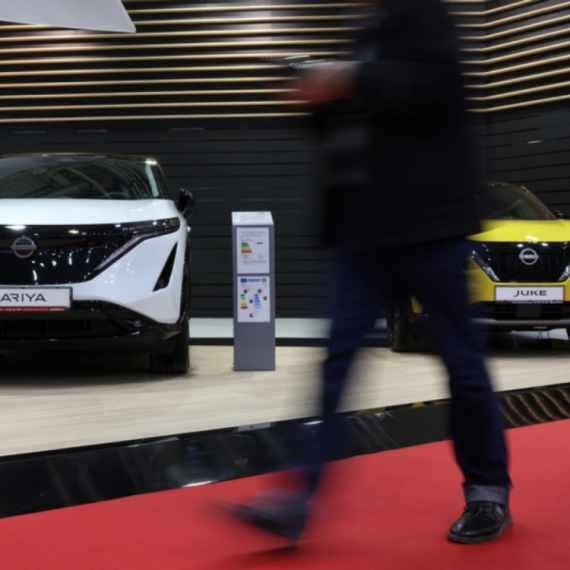 Velika istraga u auto-salonima: Klijentu naplatili 2.500 dolara za traku vrednu 8 centi