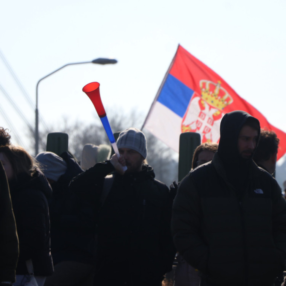 Privedeni učenici Tehničke škole "Mihajlo Pupin" zbog blokade škole