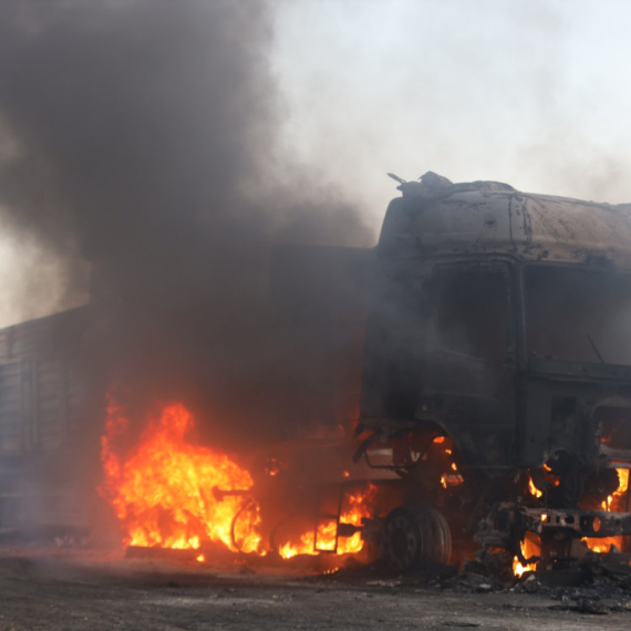 Stravična eksplozija: Kamion bez kočnica zapalio ulicu FOTO