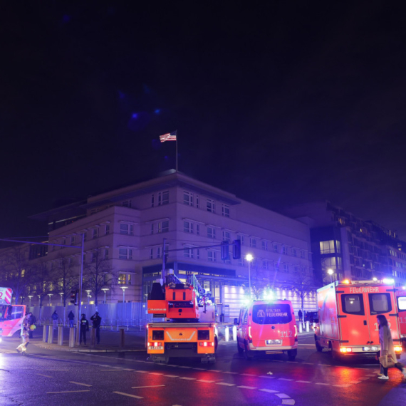 Haos u Nemačkoj: Mladić izboden u leđa na božićnom sajmu; Osumnjičeni pobegao FOTO