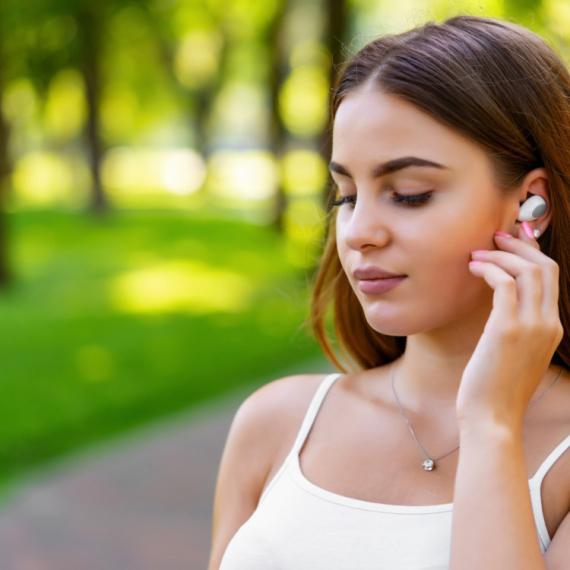 Koristite samo jednu slušalicu? Posle godinu dana imaćete veliki problem