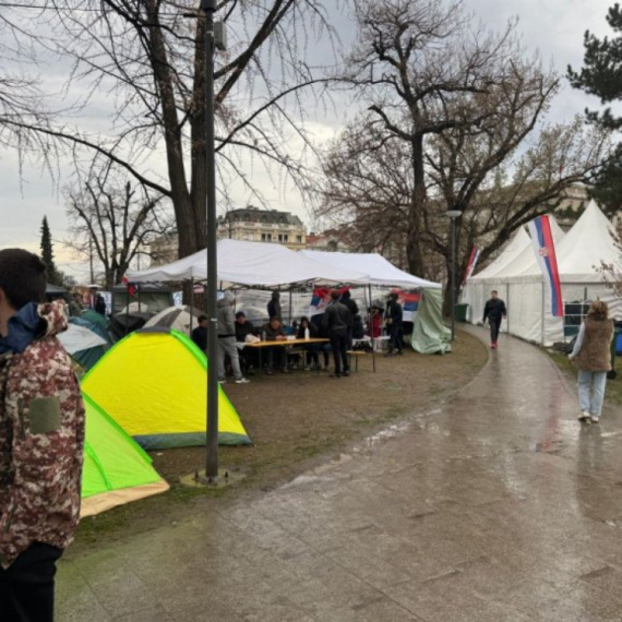 Studenti koji žele da uče: Ne želimo nasilje, želimo demokratiju; Pozivamo na smirivanje tenzija