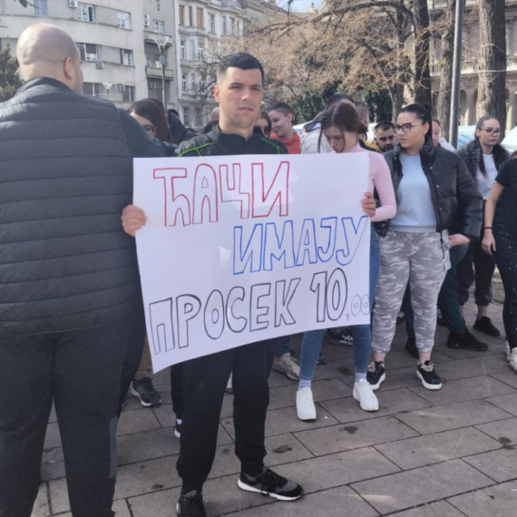 Studenti koji žele da uče: Da li su ćaci oni sa prosekom 10,0, a intelektualci oni koji hoće da ih jašu? VIDEO