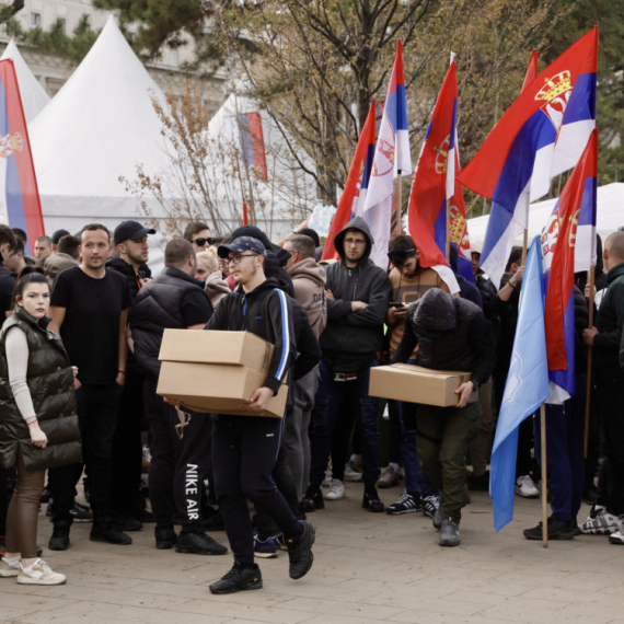 Sve više studenata koji žele da uče; Lečić ih obišao i podržao; "Osuđujem svaki vid nasilja" FOTO/VIDEO