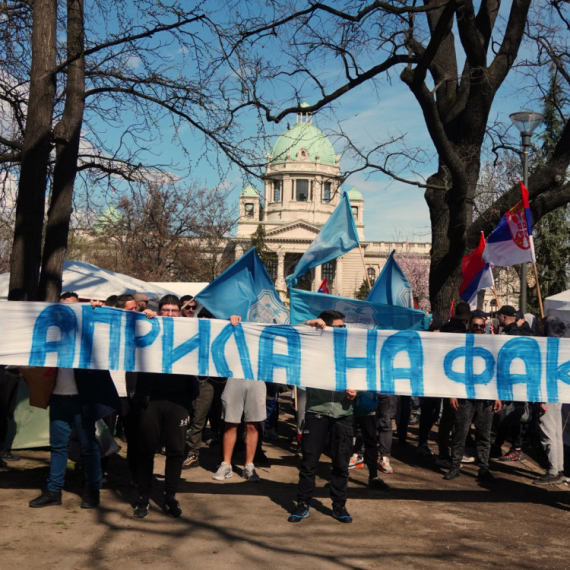 Vučić zamolio studente koji žele da uče da se 15.marta povuku iz Pionirskog parka