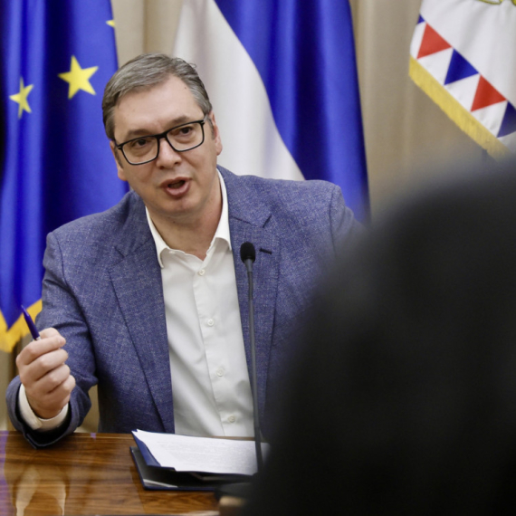 Vučić sa studentima koji žele da uče: "I ja sam Ćaci"; Doći ću neki dan u Ćacilend VIDEO