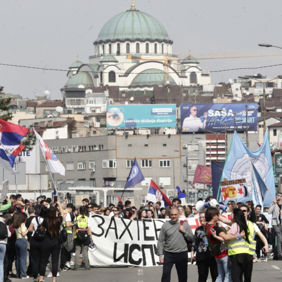 Studenti ne znaju gde se okupljaju? Blokirali centar grada, tokom noći pravili haos po gradu FOTO/VIDEO