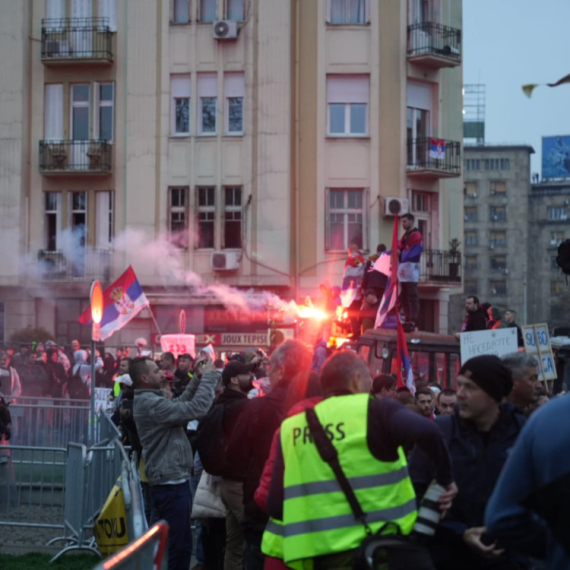 Pozivaju na haos, nasilje i poručuju: "Nismo nadležni i odgovorni za ono što se desi posle 21 sat" VIDEO