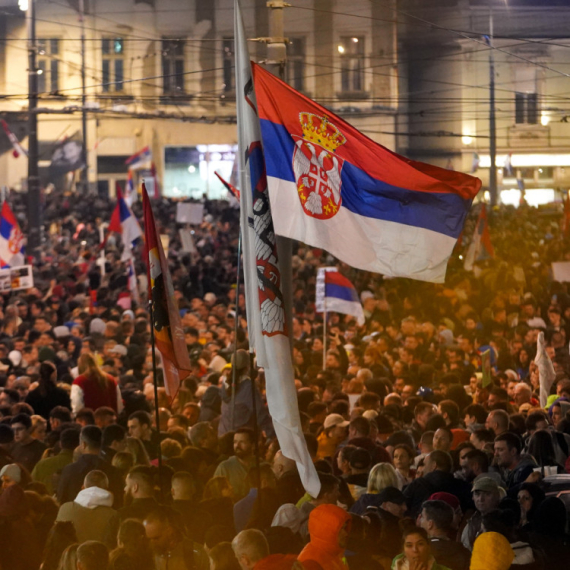 Novinar lista "Danas" demantuje laž o zvučnom topu: "Desila se detonacija ili tuča među građanima" VIDEO