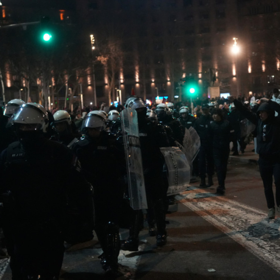 Sramota opozicije: Na jučerašnjem protestu razvijena zastava UČK-a VIDEO