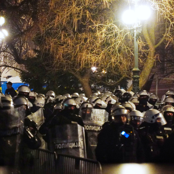 VJT naložilo formiranje predmeta o "zvučnom topu"; Na protestima privedeno 19 osoba