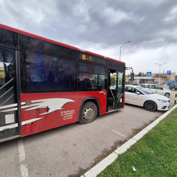 Buše gume na Lastrinim autobusima, kako radnici "Kolubare" ne bi stigli na posao FOTO/VIDEO