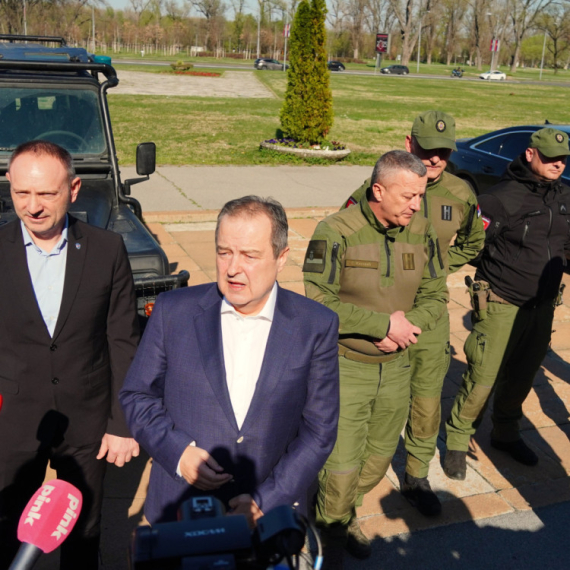 Dacic showed the vehicle filmed at the Parliament; It is forbidden to use the device as a sonic weapon PHOTO