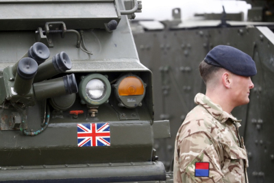 Slika za Britanija ulazi u rat?; Dato zeleno svetlo Amerikancima