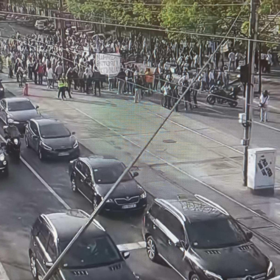 Evo kako blokaderi od jutros maltretiraju Beograđane FOTO