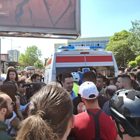 Blokaderi i policija terorisali narod u Novom Sadu