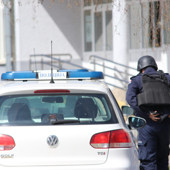 Drama u Prijepolju: Muškarac pucao iz automatske puške, policija traga za njim