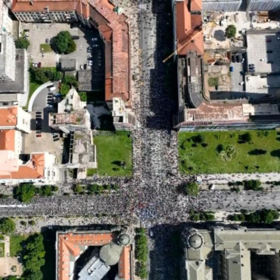 Ispred Vlade Srbije 5.830 lica; Blokiran saobraćaj FOTO