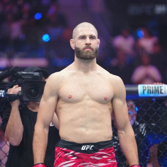 Jirij Prohaška "Samuraj": UFC borac objavio snimak, trlja se koprivom, crven k'o rak VIDEO