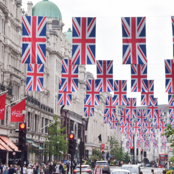 Počinje proslava Dana pobede; U Londonu vojna povorka i preleti aviona