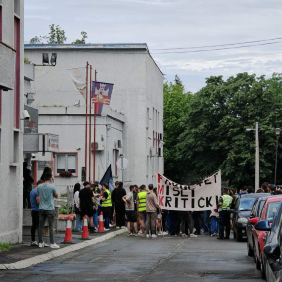 Blokaderi foteljaši hoće da spreče ispitni rok – pokušaće da blokiraju Fakultet za medije i komunikacije FOTO
