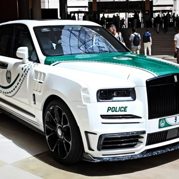 Policija u Dubaiju voziće jedan od najluksuznijih SUV modela na svetu FOTO