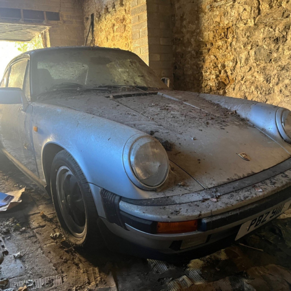 Porsche proveo 14 godina u šupi: Sada se prodaje za 30.000 evra! FOTO