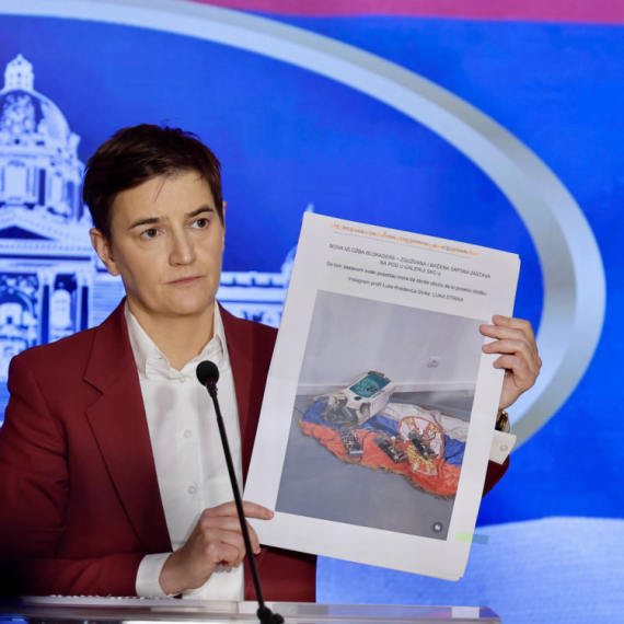 Brnabić: Ljudi vole i cene Aleksandra Vučića jer nosi barjak slobode, a blokaderi barjak podaništva FOTO/VIDEO