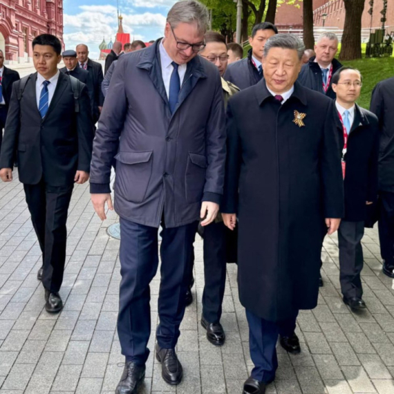 Vučić tik uz svetske lidere u Moskvi FOTO