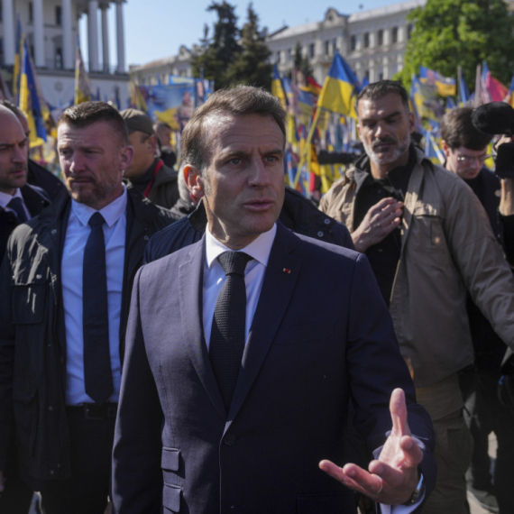 Makron preti Moskvi: Ako nastave, moraćemo