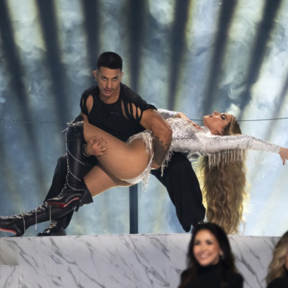 Najseksepilniji nastup na Evroviziji: Španska diva "gori" VIDEO