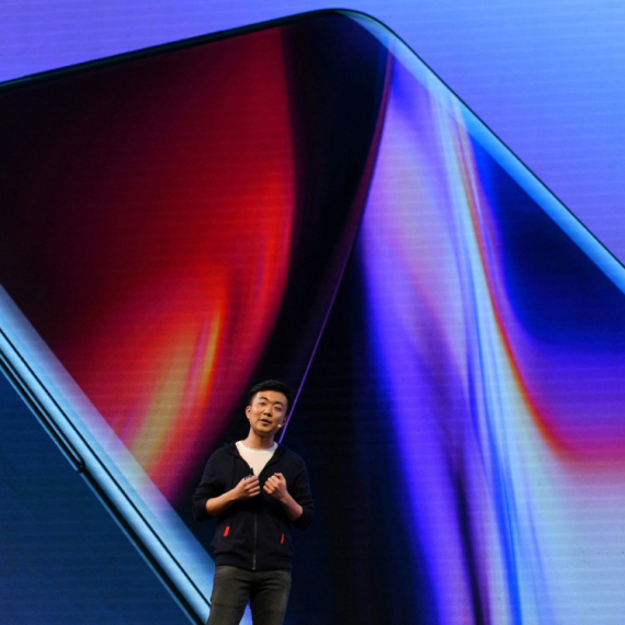 Nothing najavio svoj prvi premium telefon: "Spustite cenu" VIDEO