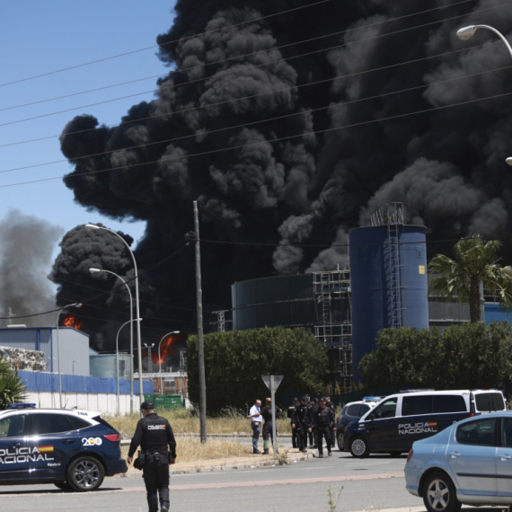 A huge fire in a chemical warehouse; Order for 80,000 people: Stay at home! The videos are terrible VIDEO