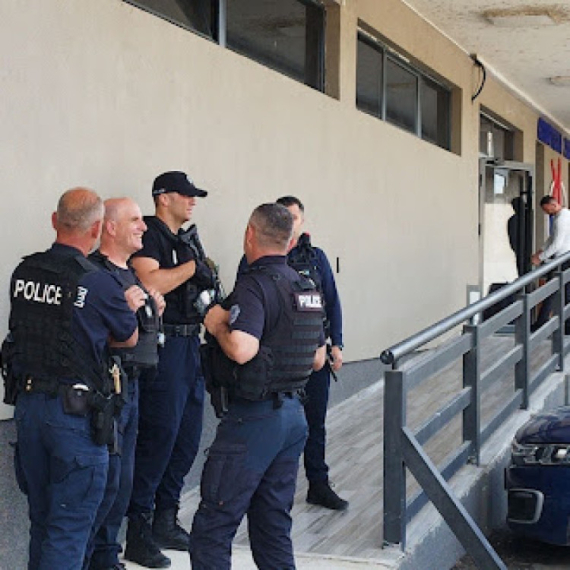 Tzv. kosovska policija upala u Halu sportova u K. Mitrovici: Prekinula trening dece FOTO/VIDEO